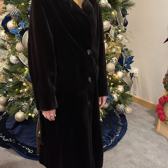 Jackets & Blazers - NEW modern Black Sheared MINK 48 inch long coat with belt. Never worn.